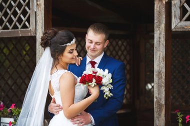 Düğün çifti bir Bahçe