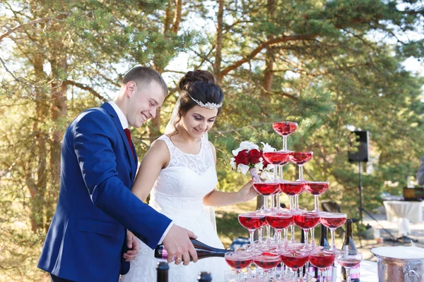 Recién casados en un banquete de bodas —  Fotos de Stock