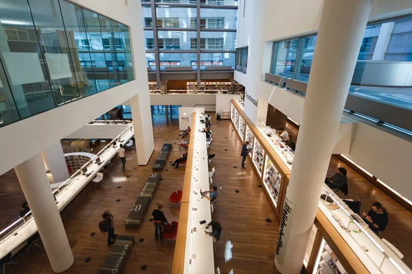 Innenraum der öffentlichen Bibliothek amsterdam — Stockfoto