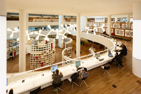 Interior dari Perpustakaan Umum Amsterdam — Stok Foto