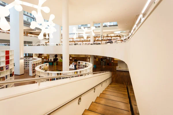 Wnętrze biblioteki publicznej Amsterdam — Zdjęcie stockowe