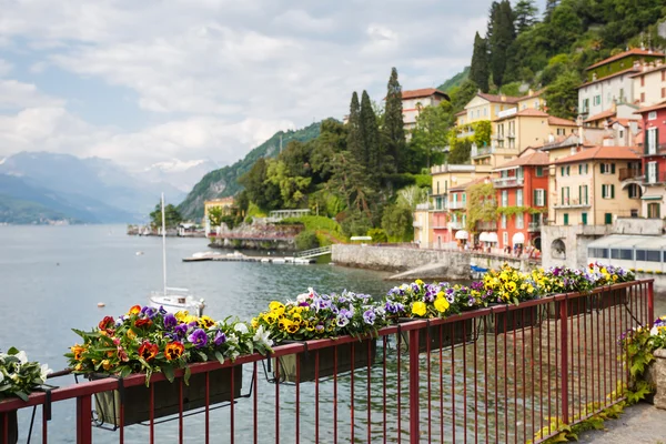 Városkép a varenna — Stock Fotó