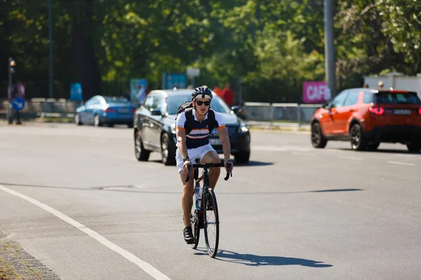 Cycliste dans la rue de potsdam — Photo