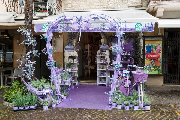 Lavender wedding arch — Stock Photo, Image