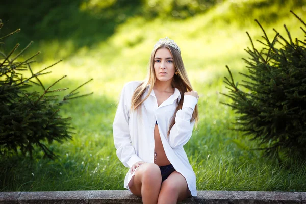 Retrato de uma mulher coroada — Fotografia de Stock