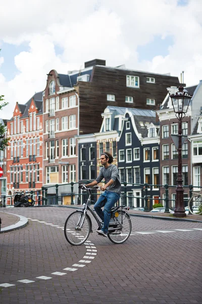 Viajar en bicicleta por Ámsterdam — Foto de Stock