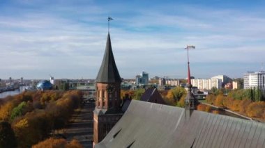 Kalininingrad, Rusya 'daki Katedral, sonbahar zamanı, bir insansız hava aracından manzara