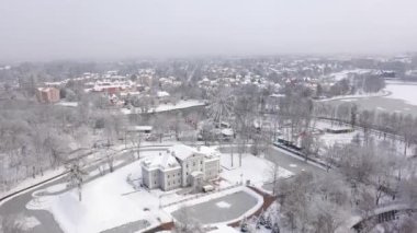 Kamu parkının kışın Unost, Kaliningrad, Rusya 'daki hava manzarası