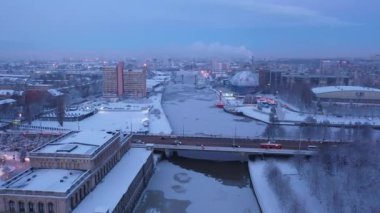 Hava: Kışın Kaliningrad 'daki Dünya Okyanusu Müzesi üzerinde uçuş