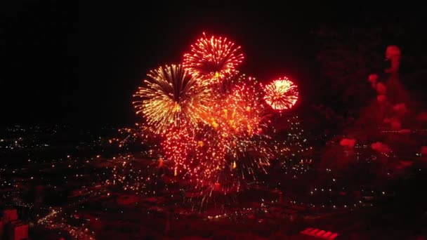 Espectáculo Fuegos Artificiales Cielo Nocturno Vista Desde Dron — Vídeos de Stock