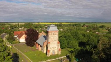 Kaliningrad Bölgesi, Nekrasovo köyündeki Gross-Legitten Evanjelik Luteryan Kilisesi insansız hava aracı görüşü