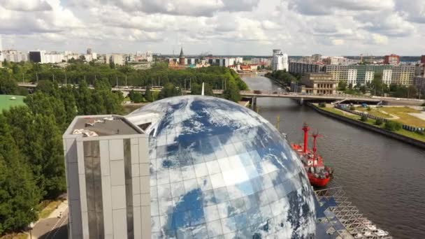 Стеклянное Сферическое Здание Музея Мирового Океана Калининграде Вид Беспилотника — стоковое видео