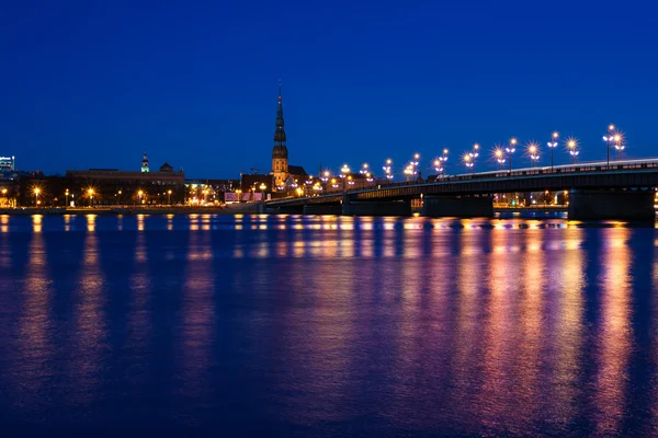 Ponte a Riga di notte — Foto Stock