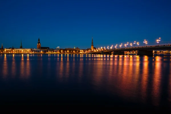 Ponte a Riga di notte — Foto Stock