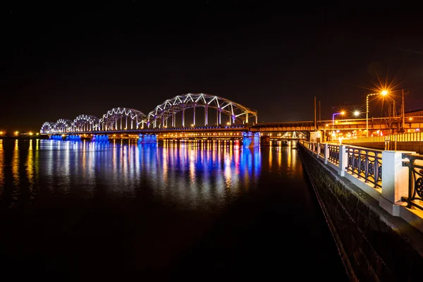 Ponte ferroviária à noite — Fotografia de Stock