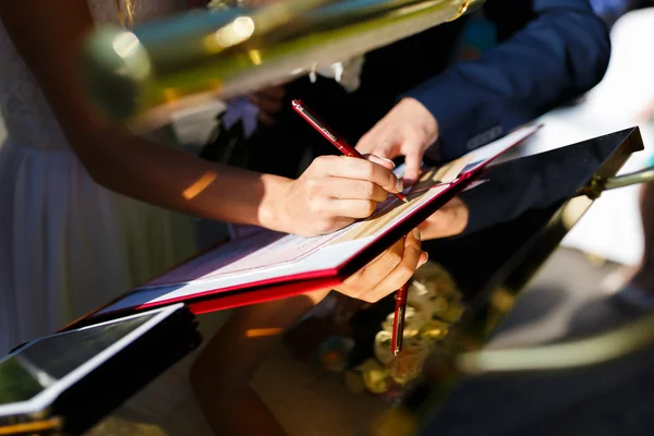 Il contratto di matrimonio — Foto Stock