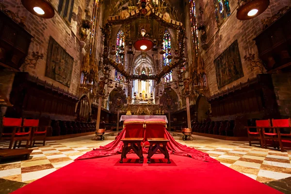 Interior de Catedral de Santa Maria de Palma (La Seu) en Palma — Foto de Stock