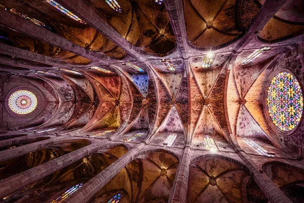 Interior de Catedral de Santa Maria de Palma (La Seu) en Palma — Foto de Stock