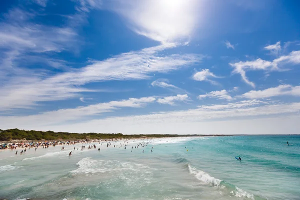 Strand in mediterrane kust van Mallorca — Stockfoto