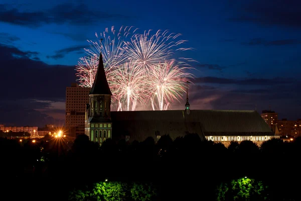 Feuerwerk über der Kathedrale von Rom — Stockfoto