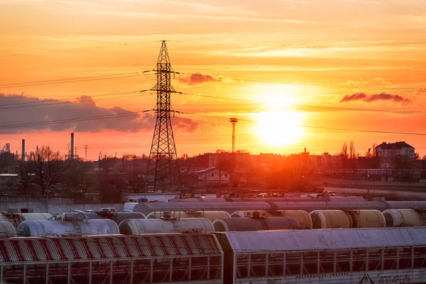 Puesta de sol sobre el ferrocarril — Foto de Stock