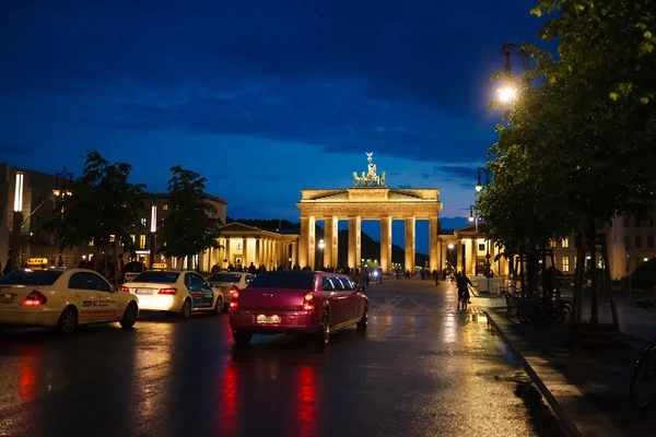 Limousine in der Straße von Berlin — Stockfoto