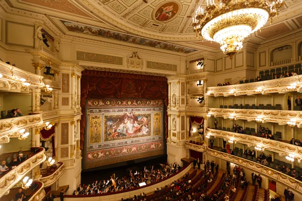 Dresden opera binası kapalı — Stok fotoğraf