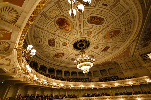 Dresden opera binası kapalı — Stok fotoğraf