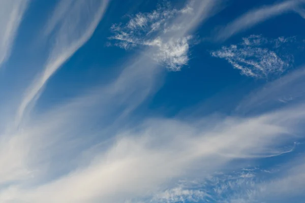 Nube en el cielo azul — Foto de Stock