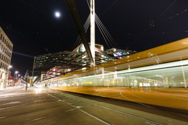 Postplatz gece trafik