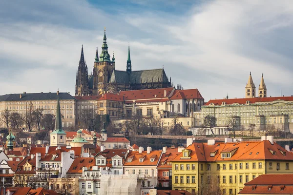 Vy över katedralen St Vitus i Prag — Stockfoto