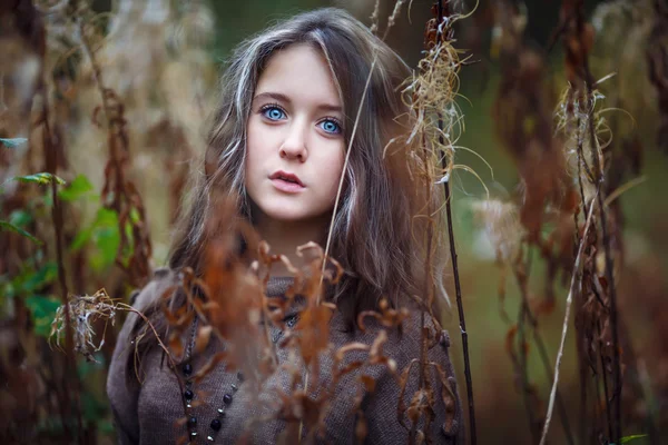 Portrait of beautiful girl — Stock Photo, Image