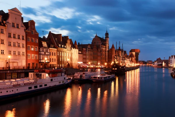 Gamla stan i gdansk på motlawa river — Stockfoto