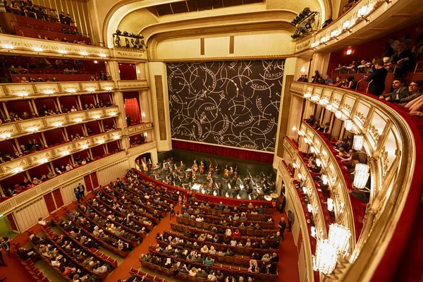 Balkonger till Wien opera house — Stockfoto