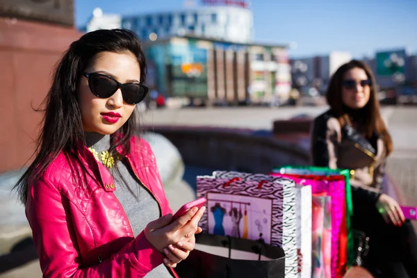 Beautiful Women Sending Messages with Mobile — Stock Photo, Image