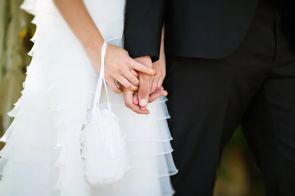 Hands of bride and groom — Stock Photo, Image