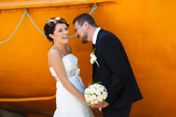 Szczęśliwa para weselna — Zdjęcie stockowe