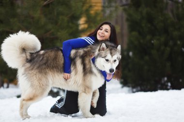 Malamutes kadınla