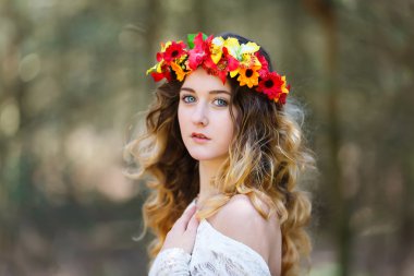 Ormandaki güzel kız