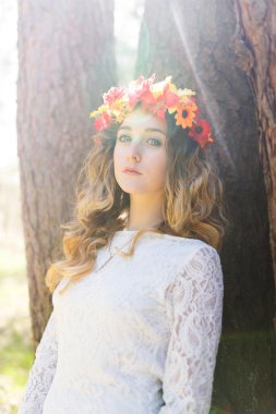 Ormandaki güzel kız