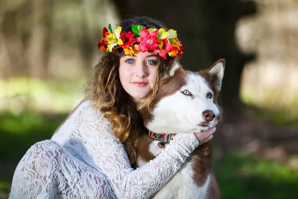 Husky a dívka — Stock fotografie