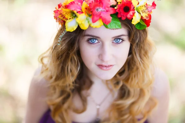 Beautiful girl in a forest — Stock Photo, Image