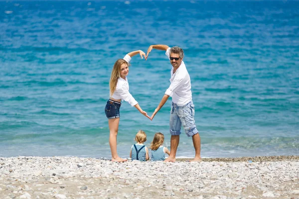 Young happy family — Stock Photo, Image