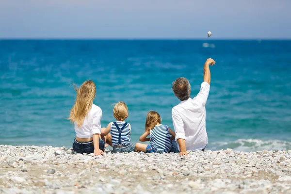 Young happy family — Stock Photo, Image