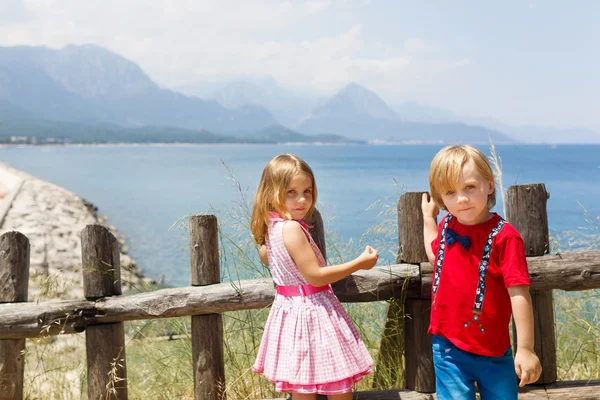 Two cute kids — Stock Photo, Image