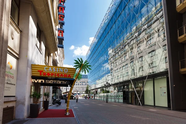 Gebäude in der Nähe des vorosmarty Square in Budapest — Stockfoto