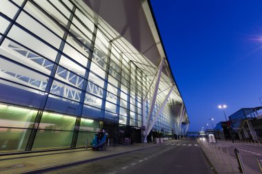 Modern bina Lech Valesa Havaalanı Gdansk