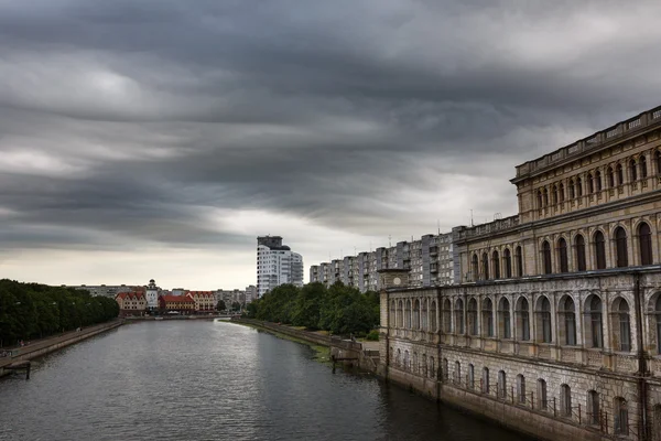 Dark clouds asperatus over Kaliningrad — Stock Photo, Image