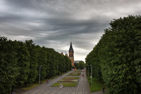 Mörka moln asperatus över Kaliningrad — Stockfoto