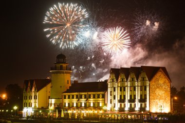 Kaliningrad balıkçı köyü üzerinden havai fişek